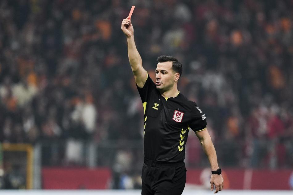 BOUCHOUARI'NIN G�RD��� KIRMIZI KART