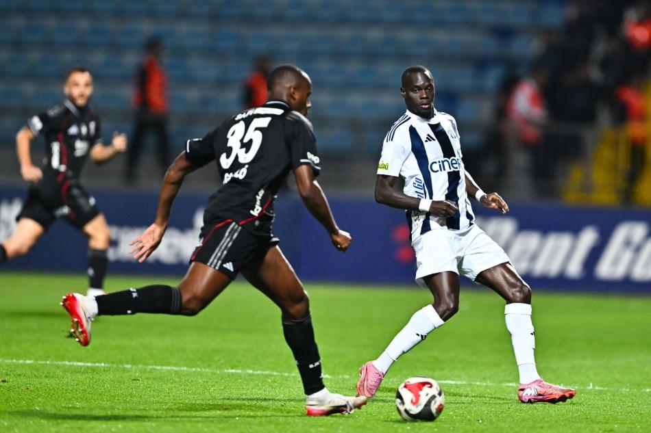 KANATLARDAN H�CUMLAR