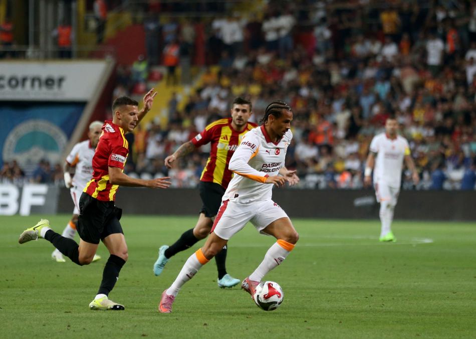 BU SEZON PERFORMANSI
Galatasaray'da bu sezon 13 maçta süre bulan Leroy Sane, 3 gol attı ve 2 asist yaptı.