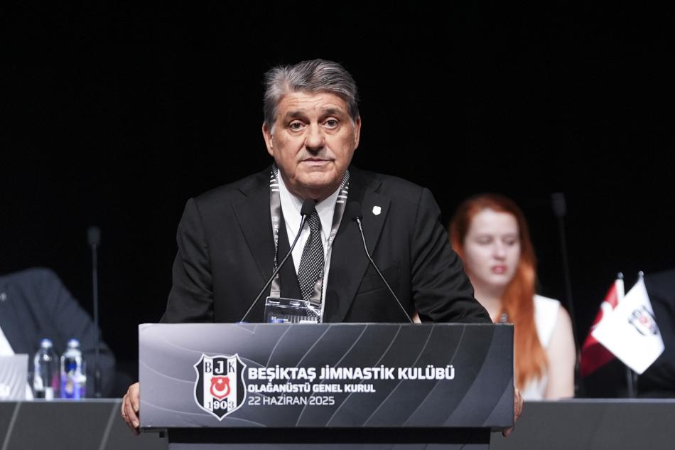 SERDAL ADALI'NIN AÇIKLAMALARI!
Beşiktaş Yönetimi, son dönemde yaşananları değerlendirmek için toplandı. Beşiktaş Başkanı Serdal Adalı, toplantının ardından açıklamalarda bulundu.