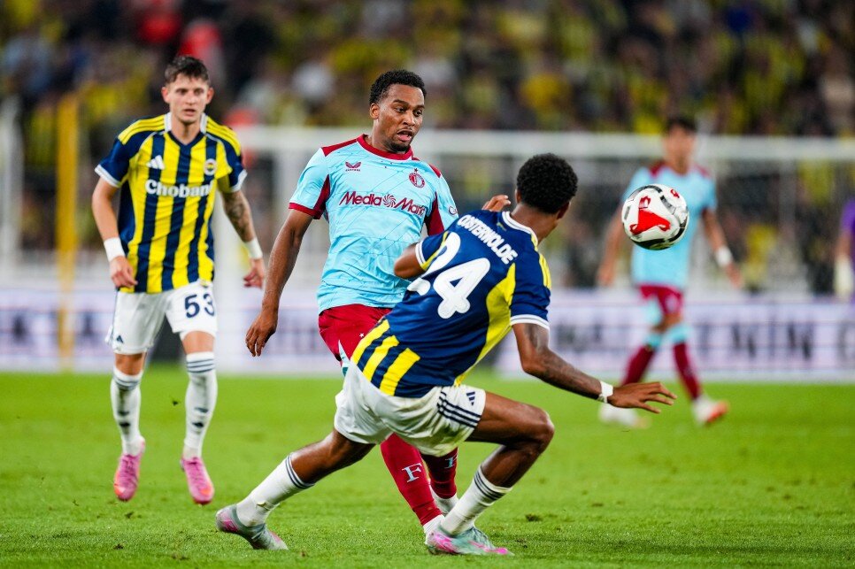 FEYENOORD, 7.4 M�LYON EURO �DED�