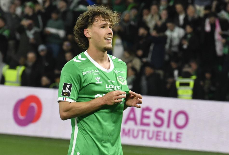 FENERBAHÇE'YE GENÇ GOLCÜ
Fenerbahçe'nin Belçikalı genç golcü Lucas Stassin'i transfer gündemine aldığı belirtildi. Sarı-Lacivertliler'in genç golcü için maliyet araştırması yaptığı gelen bilgiler arasında.