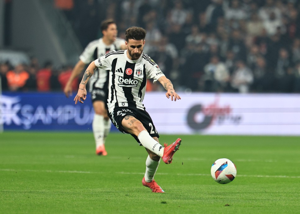 BENFICA TAK�PTE: RAFA SILVA