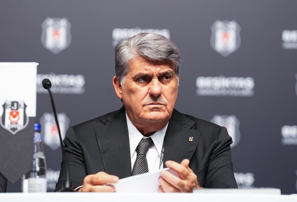 10 MİLYON EURO
Beşiktaş yönetimi, taviz vermemekte kararı. 10 milyon Euro getiren kulüp, devre arasında Rafa Silva'yı alabilecek.