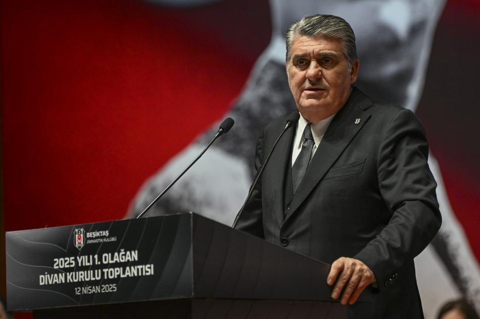 AYRILIK NASIL OLACAK?
Ayrılık 32 yaşındaki oyuncunun kaprisleri mi yoksa Beşiktaş'ın 120 yıllık prensipleri doğrultusunda mı olacak?