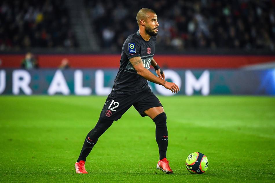 MALİ DENGELER VE RESMİ ADIMLAR
Rafinha’nın Avrupa futbolundaki tecrübesi olumlu bir detay olarak görülse de, kulüp mali yapısı ve bütçe dengesi resmi adımlar atılmadan önce göz önünde bulundurulacak. Yönetim, oyuncunun talepleri ve performans grafiğini masaya yatırarak hareket etmeyi planlıyor.