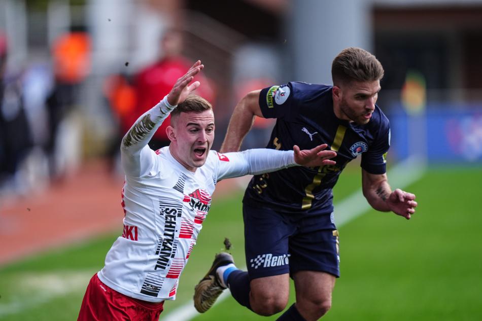 SERGEN YALÇIN İSTİYOR
Siyah beyazlılar orta saha için Gaziantep FK forması giyen Kacper Kozlowski’ye göz dikti. 22 yaşındaki Polonyalı oyuncuyu Sergen Yalçın çok istiyor.