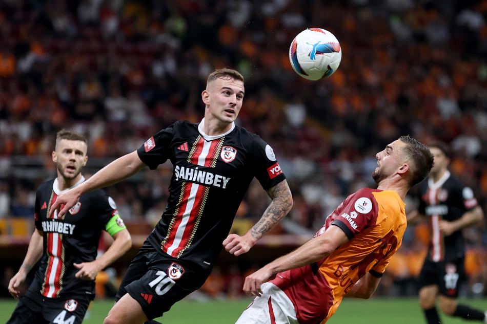 BEŞİKTAŞ'IN ORTA SAHA HEDEFİ
Beşiktaş, ara transfer döneminde orta sahaya takviye yapmak istiyor. Beşiktaş'ın hedefi ise Gaziantep'ten Kacper Kozlowski!