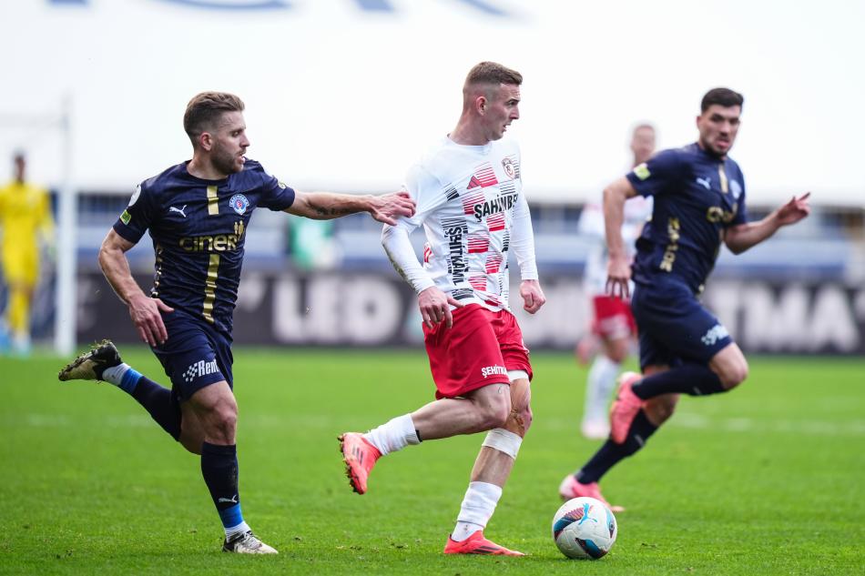 TEKLİF YAPILACAK
8 ve 10 numara oynayabilen Kozlowski için ara transferde teklif yapılacak.