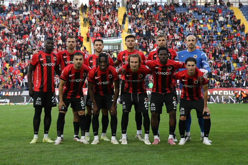 �STANBUL EK�PLER�NE KAR�I 3�TE 3