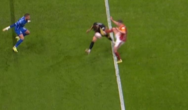 90+1. DAKKA SALLAI'NN KIRMIZI KARTI