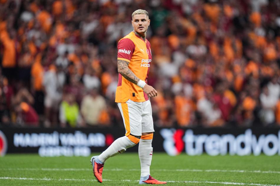 TALISCA-ICARDI DÜELLOSU
Fenerbahçe'de Anderson Talisca, hücum verilerinde başı çekiyor. 46 şut, 19 isabet, 2 kafa golü ve 2 ceza sahası dışı golle takımını sürüklüyor.
Galatasaray cephesinde ise Victor Osimhen'in sakatlığı sonrası sorumluluk alan Mauro Icardi, 85 dakikada bir gol atarak krallık yarışında 3. sıraya yerleşti.