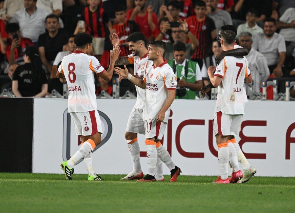 DURAN TOPLARDA ZIT TABLO