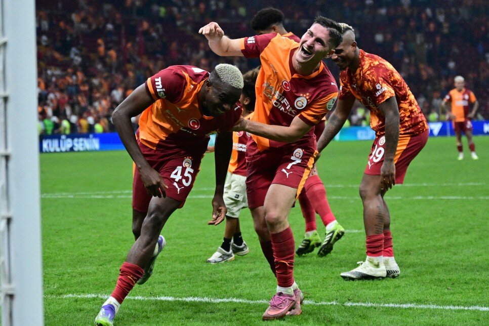 HAVADA ASLAN, YERDE KANARYA
