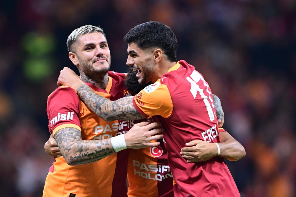 DERBİNİN KRİTİK DİLİMİ: İLK 30 DAKİKA
Bu sezon Fenerbahçe, kalesinde en çok golü ilk yarım saat ve 61–75 arası dakikalarda gördü (3'er gol). Galatasaray ise tam tersine bu bölümlerde rakip ağları sarsmayı seviyor. Sarı-kırmızılılar, 7 golü ilk 30 dakikada, 8 golü 61–75 arasında kaydederek toplam 15 golü bu periyotlarda buldu.