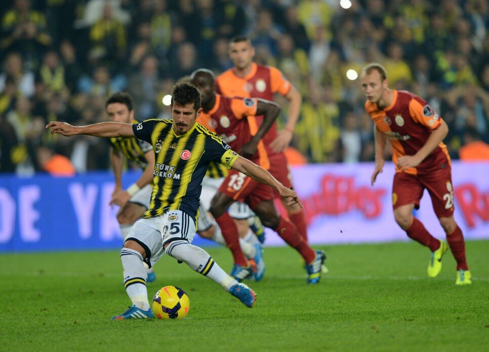 KADIK�Y'DE EMRE ATTI, FENERBAH�E KAZANDI