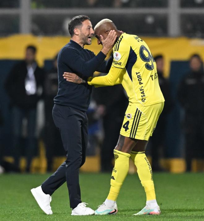 TEDESCO, OYUNCULARINI HAZIRLADI