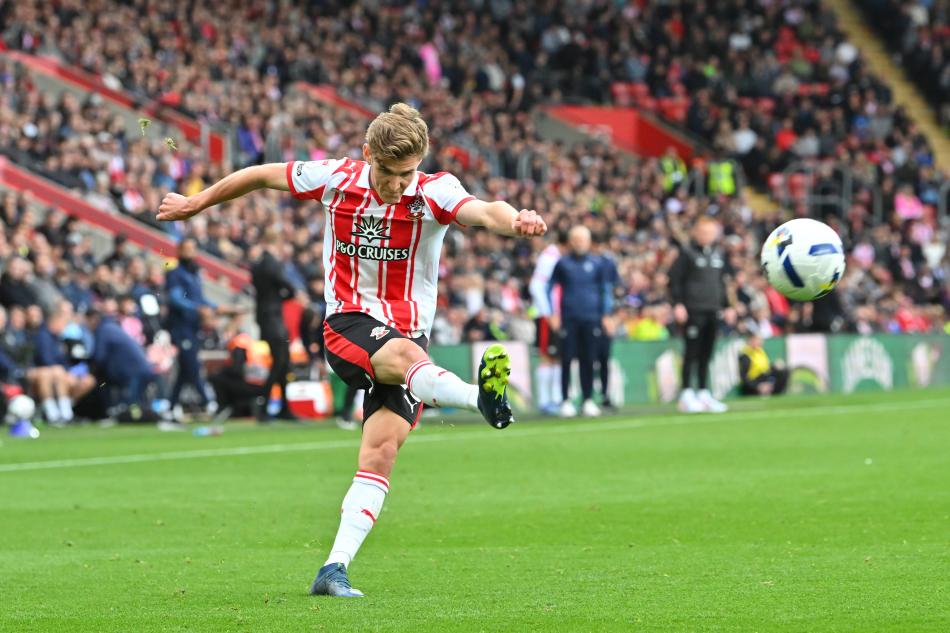 4 MAÇTA OYNADI
22 yaşındaki genç futbolcu, Southampton'da bu sezon yalnızca 4 maçta forma şansı bulabildi.