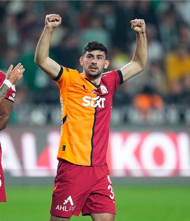 BEKLENEN OLMADI
Sarı-kırmızılılar, 2022-2023 sezonunuda 6 milyon euro bonservis ve büyük beklentilerle kadrosuna kattığı 22 yaşındaki futbolcudan beklediği verimi alamadı.