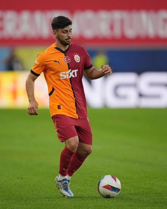 ŞANSI DEĞERLENDİREMEDİ
Galatasaray'da 1 maçı 383.3 bin euro, 1 golü 4.6 milyon euro’ya mal olan Yusuf kendisine verilen şansı değerlendiremedi.