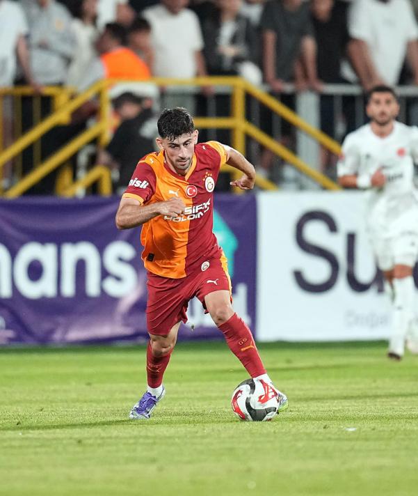 SEZON SONU BEKLENMEYECEK
Galatasaray, bu nedenlerle sözleşmesi sezon sonunda bitecek Yusuf Demir için sezon sonunu beklemek istemiyor ve genç oyuncu ile yollarını ayırmak istiyor.