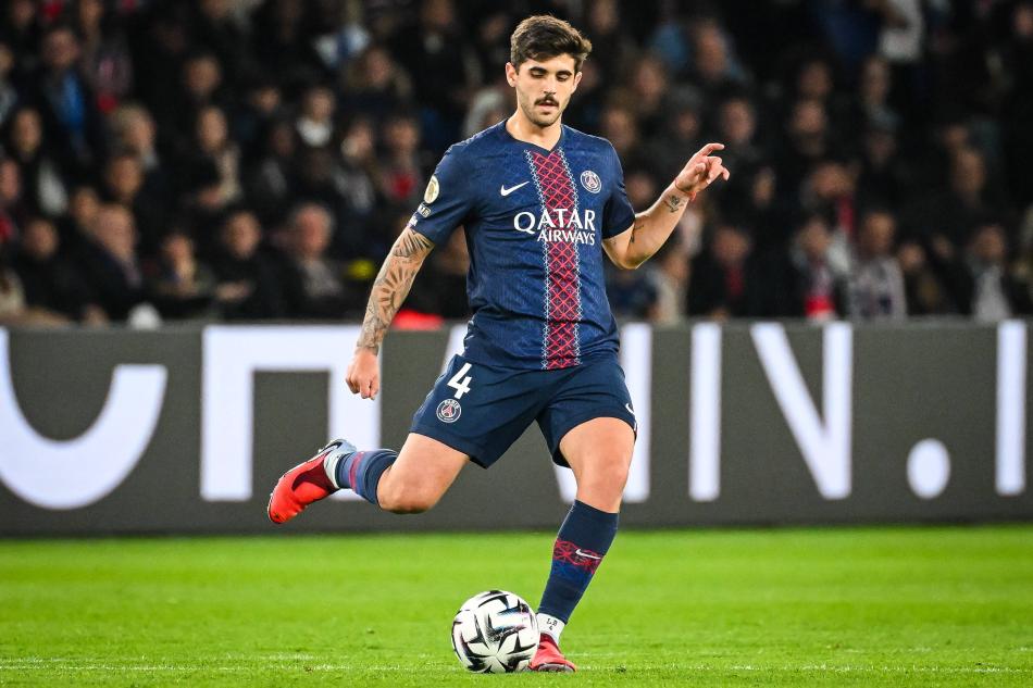 HAMLE PLANI
Sarı-kırmızılı yönetim, Paris Saint-Germain'de bu sezon istediği süreleri bulamayan 22 yaşındaki futbolcunun geleceği için tavrına göre bu transfer için hamle yapmayı planlıyor.