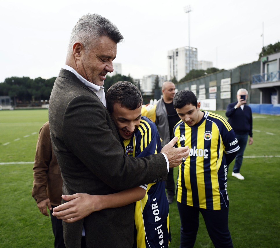 BAKAN VE FUTBOLCULARLA BULUTULAR