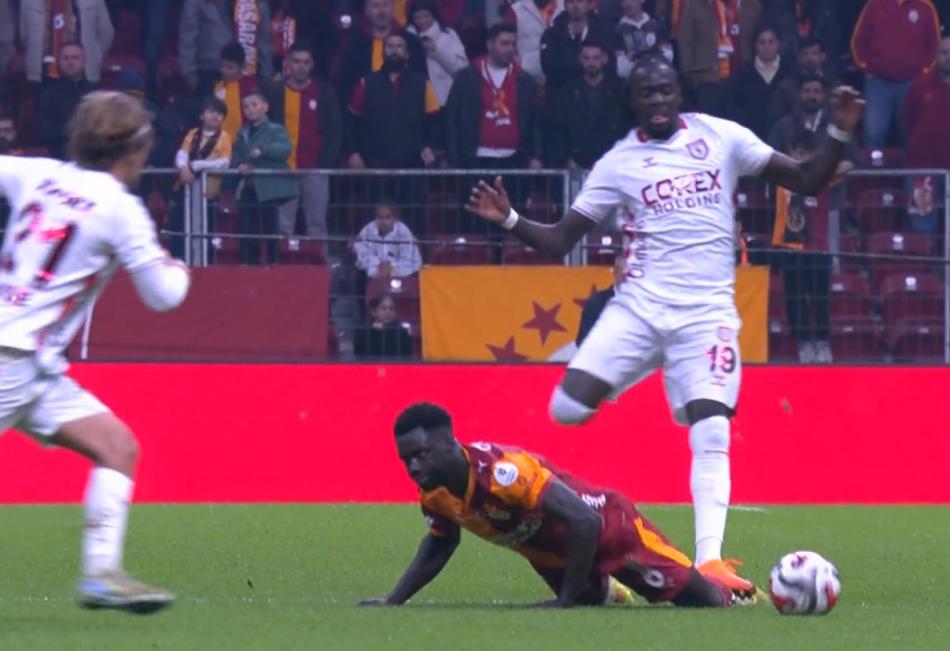 KIRMIZI KART GEREKR M?