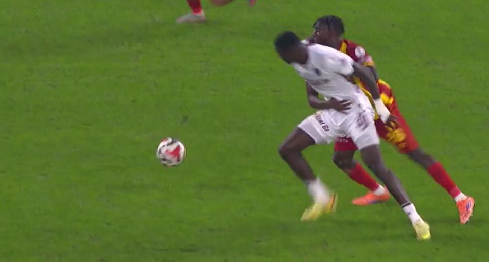 ONUACHU'NUN SARI KARTI