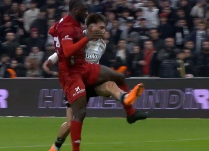 BEKTA'IN PENALTI BEKLED POZSYON