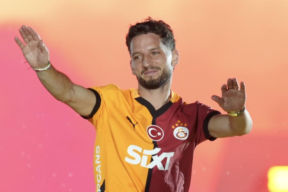 GALATASARAY 10'U ARIYOR