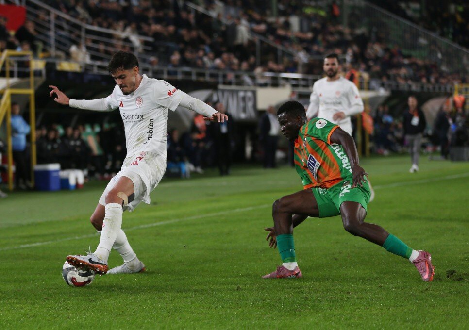 �STANBUL EK�PLER�NE KAR�I ANTALYASPOR