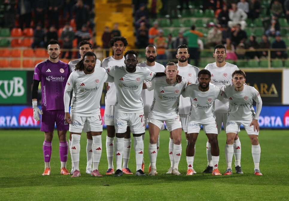 ANTALYASPOR EV�NDE 4 MA�TIR KAYIP