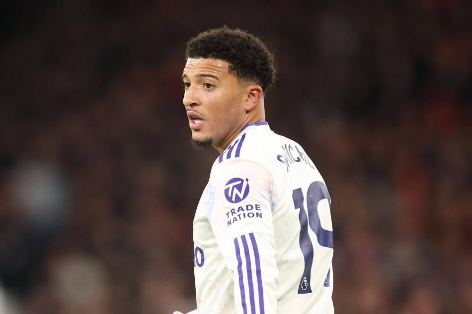 FENERBAHÇE'NİN PLANI
Fenerbahçe'nin makul bir bonservis bedeli karşılığında Sancho'yu transfer etmeyi planlıyor. Sancho'nun da yeni bir maceraya atılmak istemesi, sarı-kanaryanın elini güçlendiriyor.