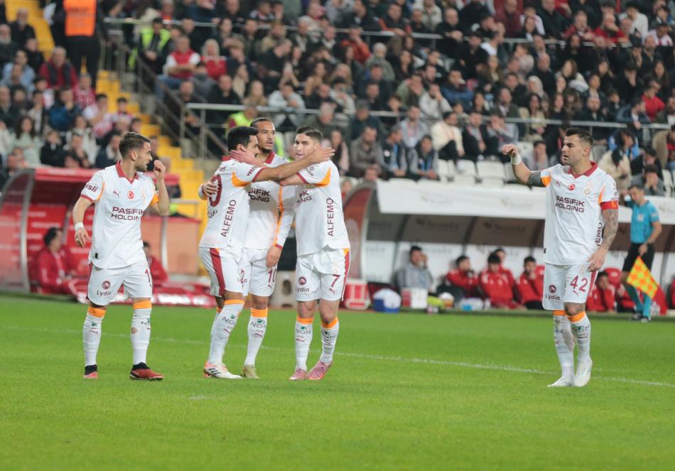 NHAT KAHVEC'DEN G.SARAY YORUMU