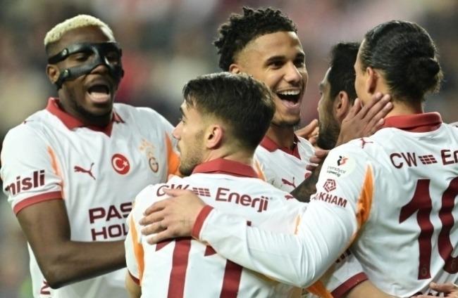 YAZARLARDAN ANTALYA-G.SARAY YORUMU