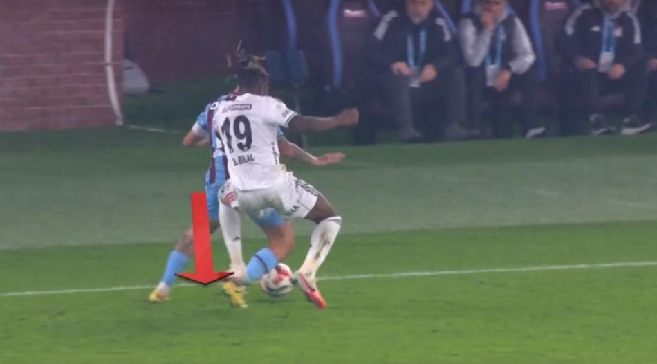 EL BILAL TOURE'N�N KIRMIZI KARTI DO�RU MU?