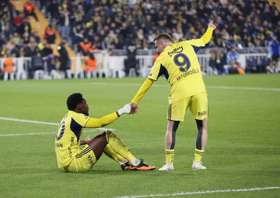 YAZARLARDAN FENERBAH�E YORUMLARI