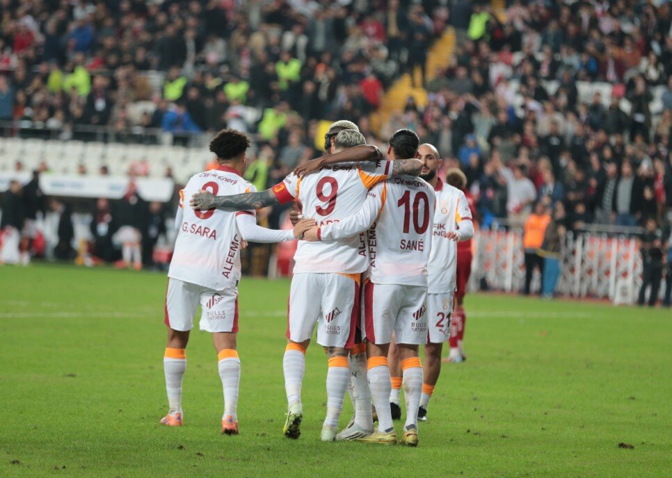 GALATASARAY'IN D���NCES�