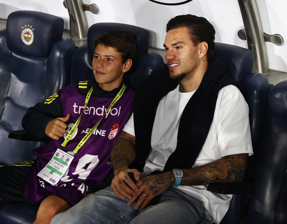 �STANBUL'DA KAZANDI�I UCL KUPASI ���N A�IKLAMA