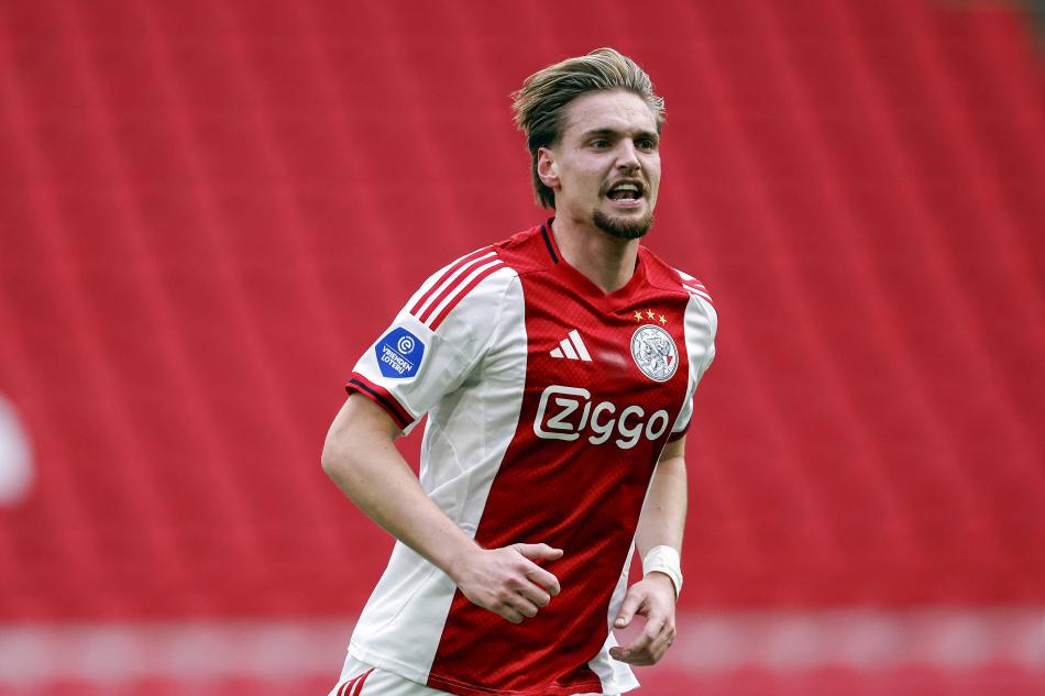 FENERBAH�E'YE SICAK BAKIYOR