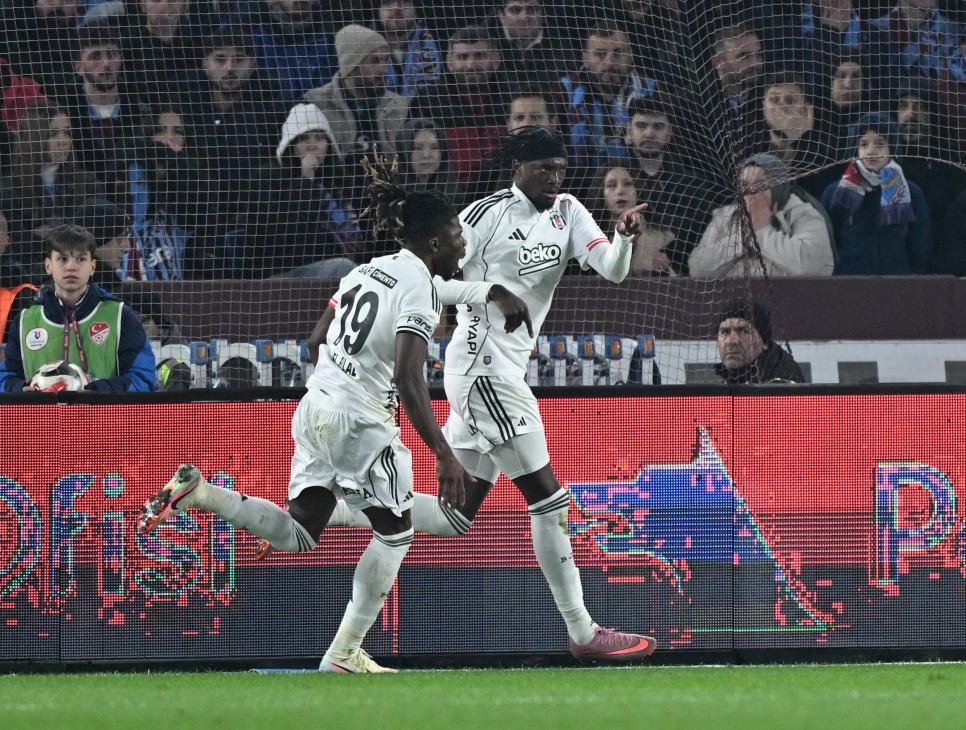 BE��KTAޒTAN R�ZE�YE KAR�I 19 MA�LIK GOL SER�S�