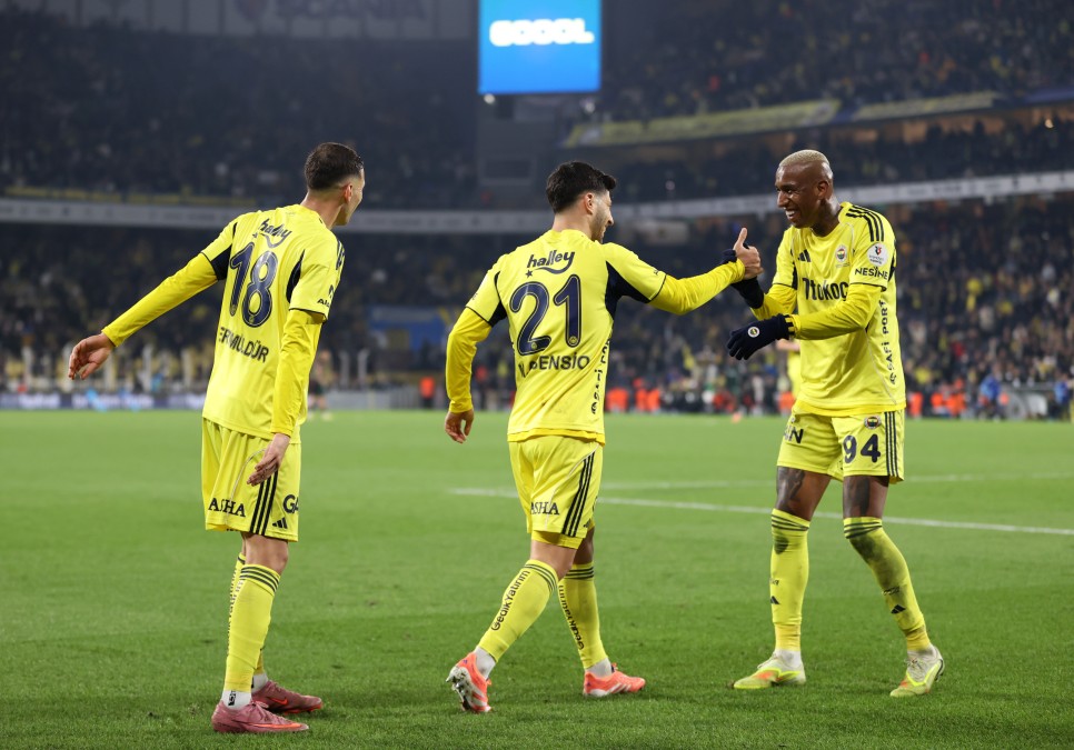 �STANBUL TAKIMLARINA KAR�I FENERBAH�E