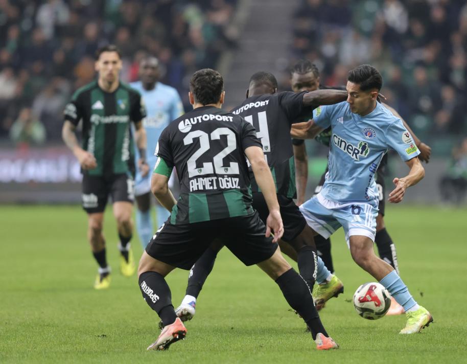 BUNU BA�ARAN �LK TAKIM OLAB�L�R