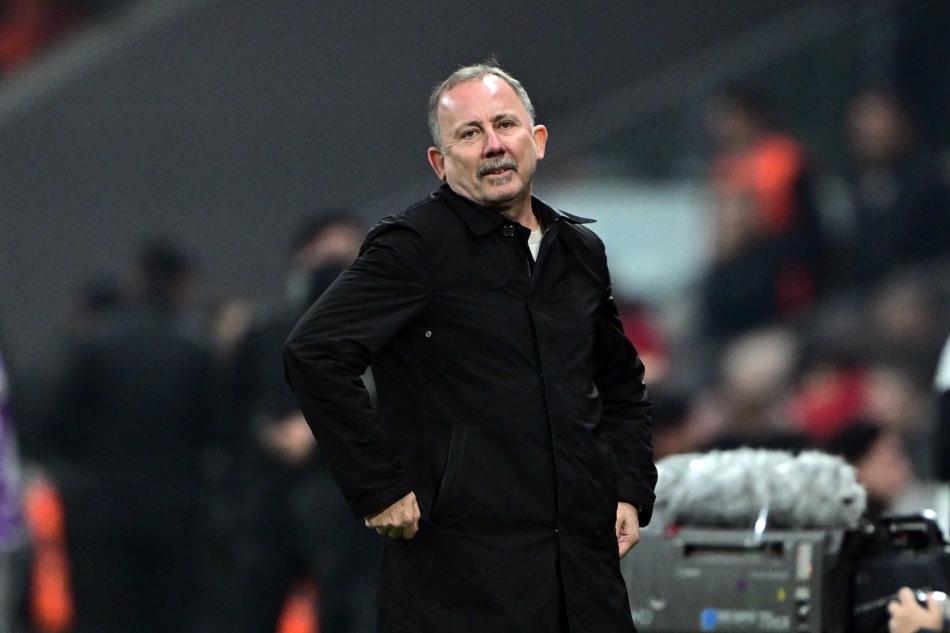 BE��KTA�'A SOL BEK G�NDEM�