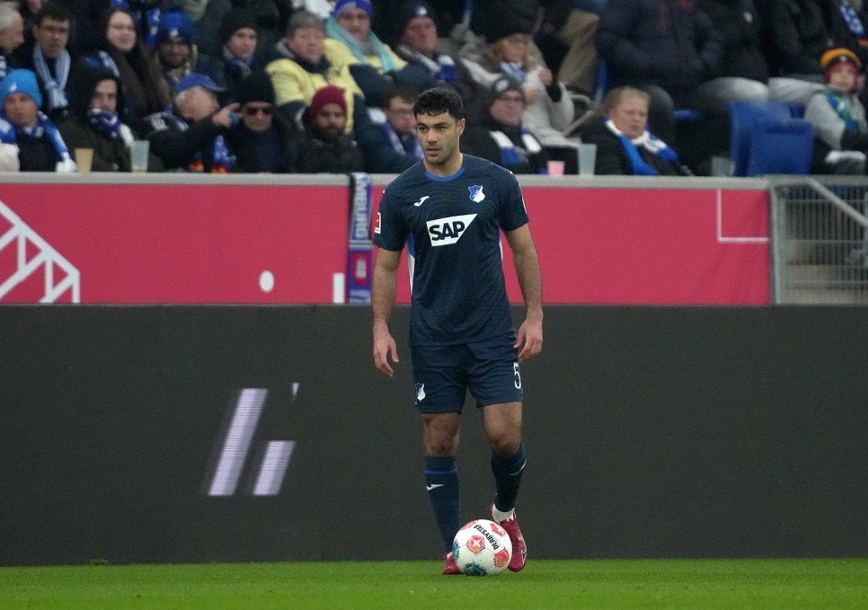 GALATASARAY'DA OZAN �HT�MAL�