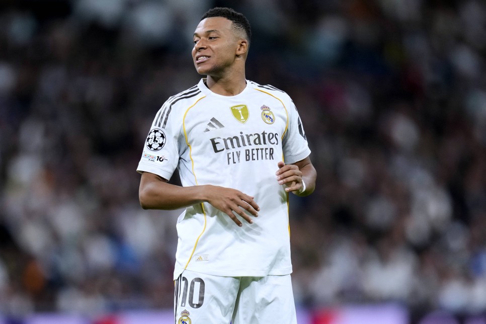 MBAPPE SOL KANAT, HAALAND SANTRFOR