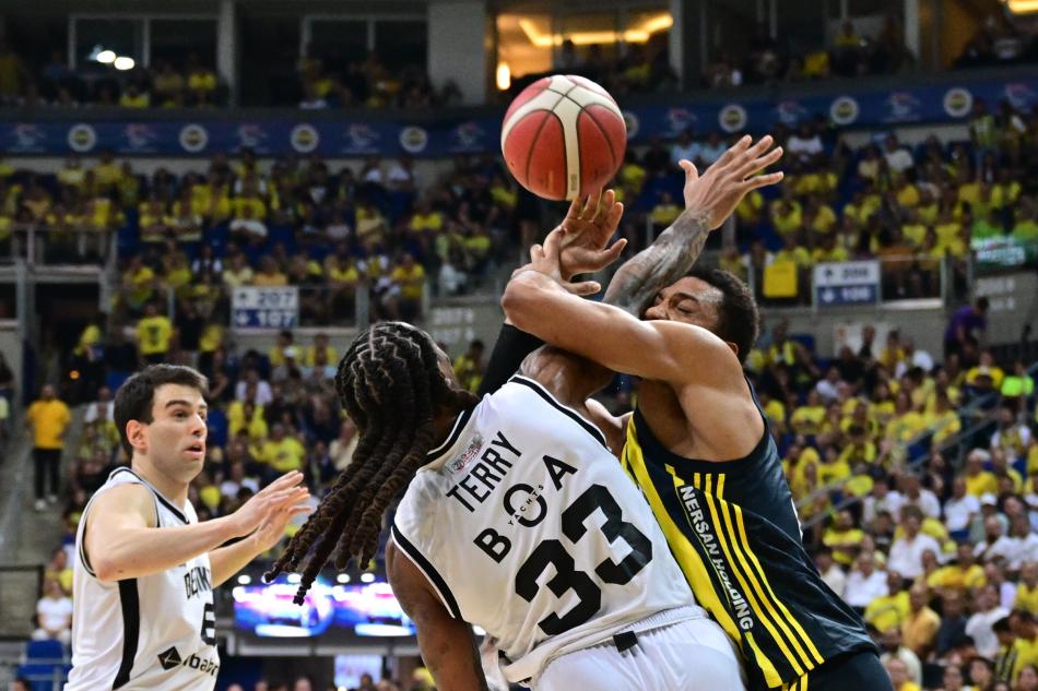 BASKETBOLDA SER�Y� KAYBETT�