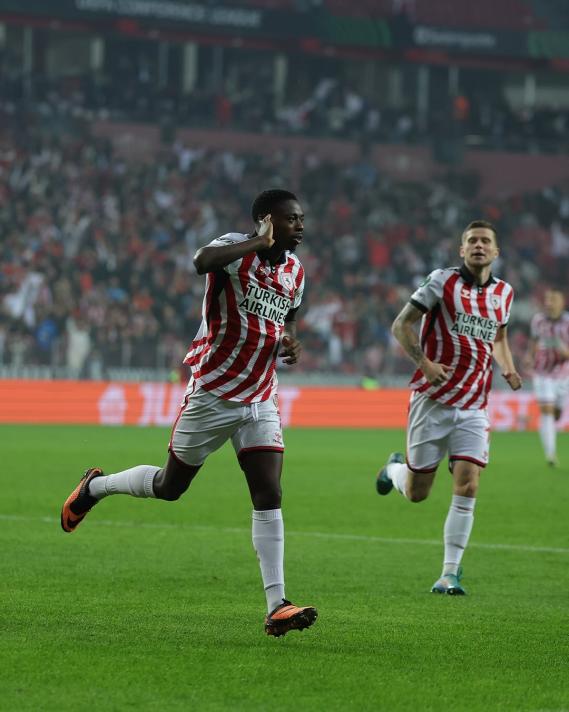 ALTERNAT�F B�R OYUNCU OLMASI