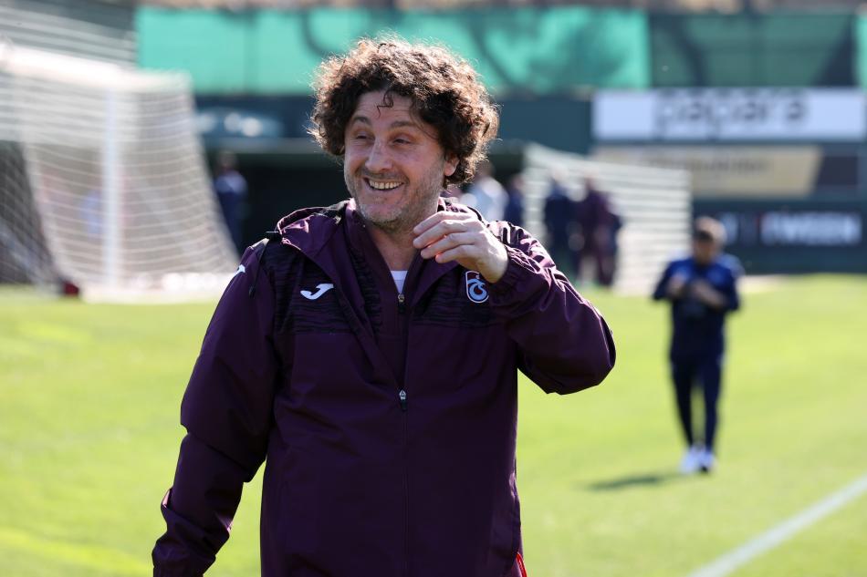 TEKKE HOCA OLARAK D�ND�